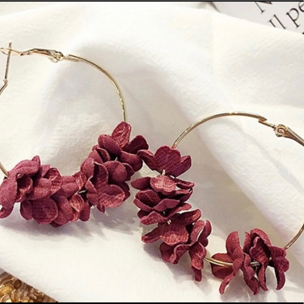 Flower Petal hoop earrings - Picture 2 of 4